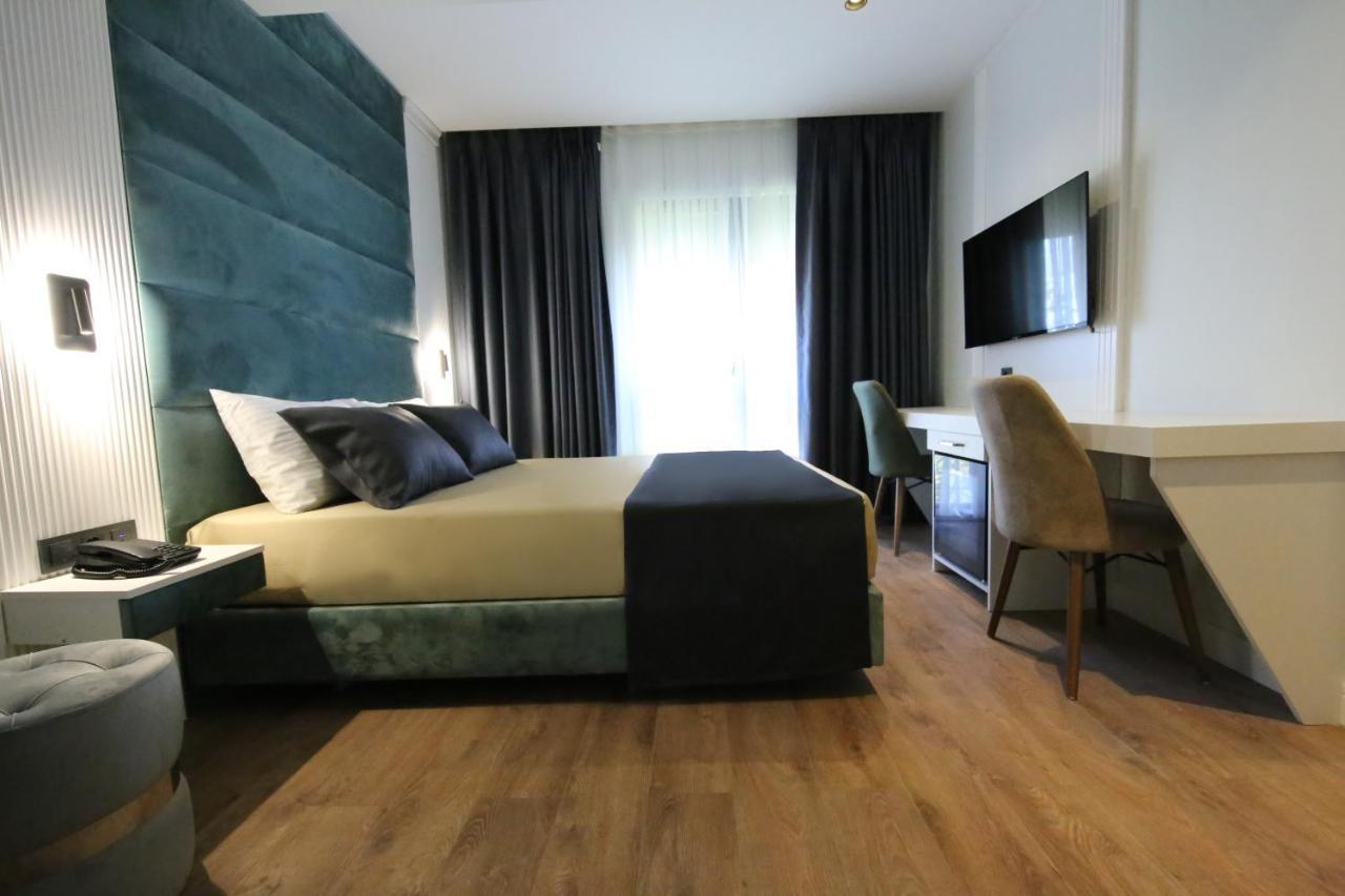 Axu Airport Hotel Arnavutkoy Eksteriør billede A room at the hotel