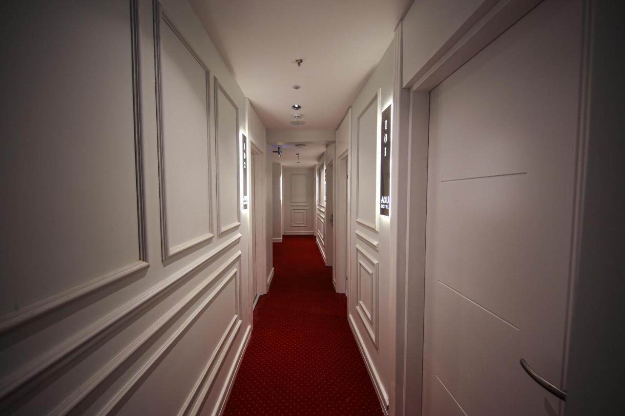 Axu Airport Hotel Arnavutkoy Eksteriør billede A corridor at the hotel