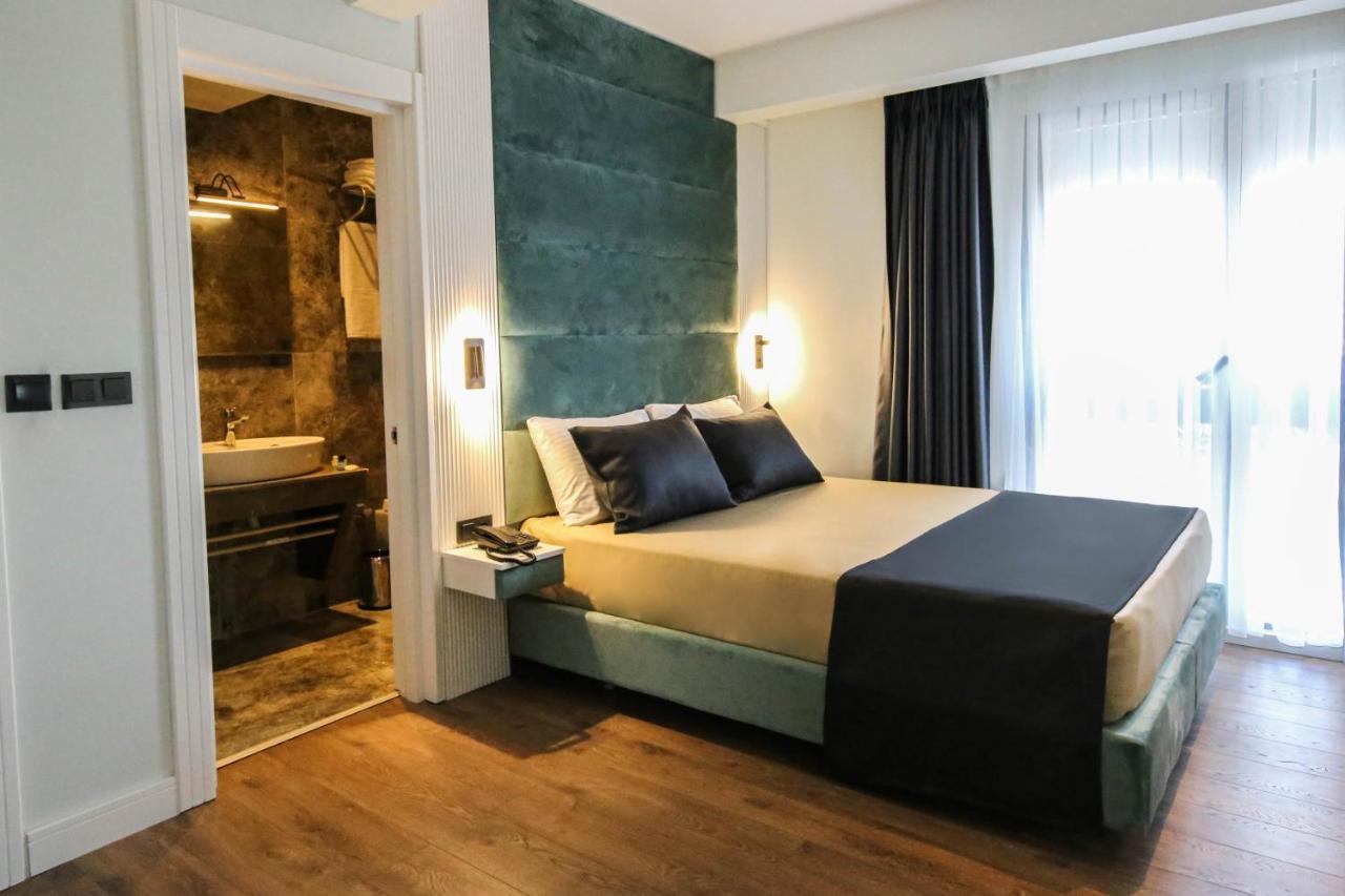 Axu Airport Hotel Arnavutkoy Eksteriør billede A bedroom in a hotel