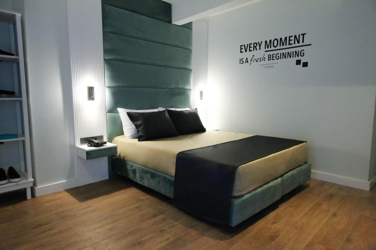 Axu Airport Hotel Arnavutkoy Eksteriør billede A bedroom at the hotel