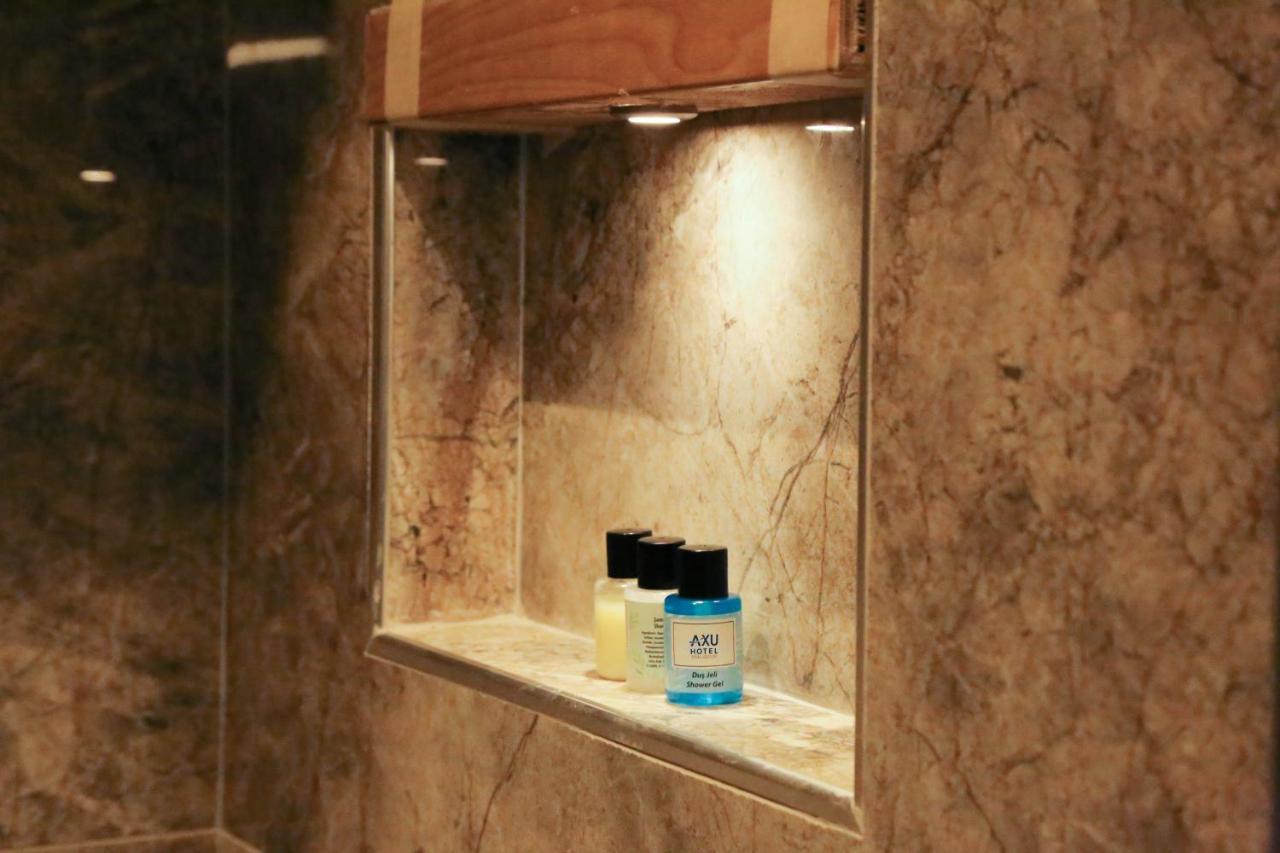 Axu Airport Hotel Arnavutkoy Eksteriør billede A niche in a shower