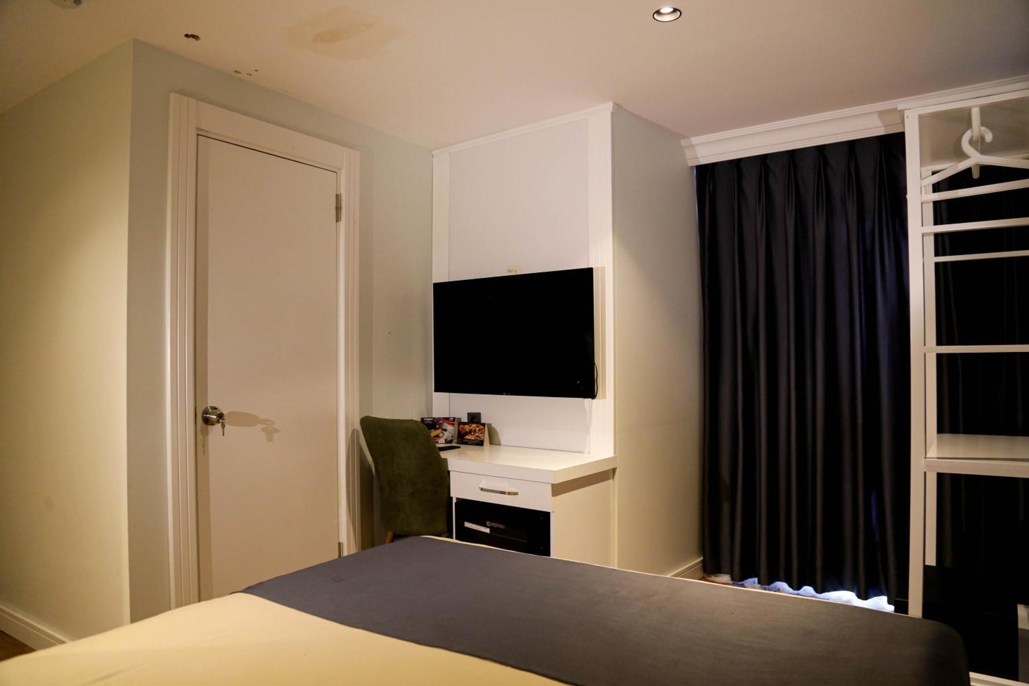 Axu Airport Hotel Arnavutkoy Eksteriør billede A room at the hotel