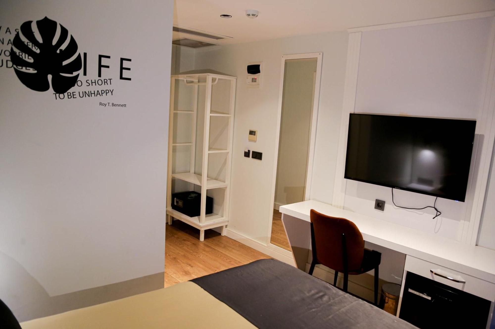Axu Airport Hotel Arnavutkoy Eksteriør billede A room at the hotel