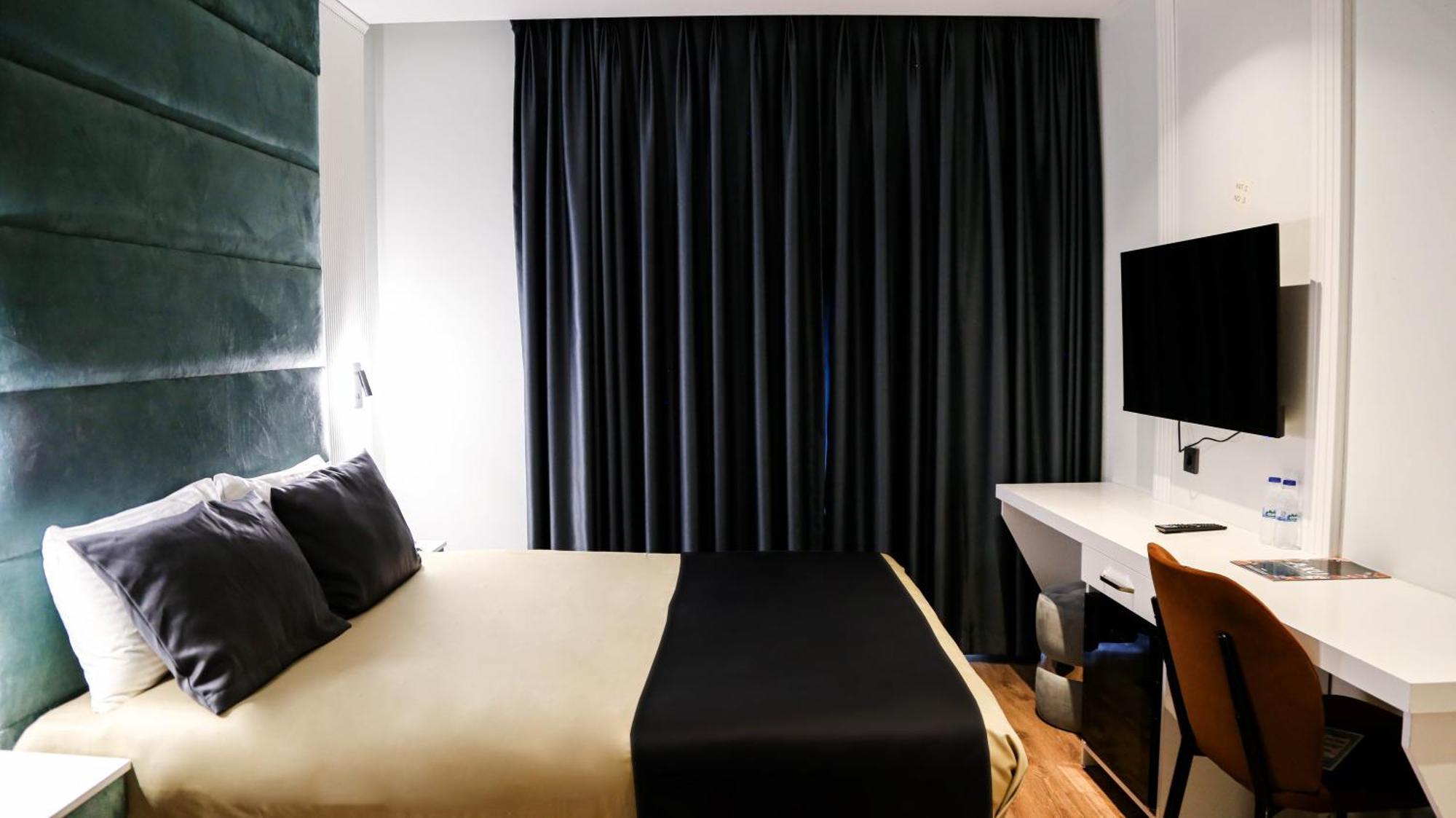 Axu Airport Hotel Arnavutkoy Eksteriør billede A room at the hotel